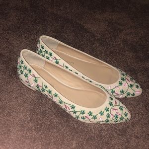 ANTHROPLOGIE SIZE 8 FLATS NEVER BEEN WORN
